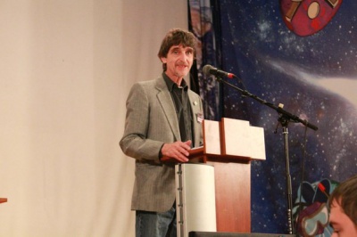 Джерри Армстронг поблагодарил «Скорую молодёжную помощь» за антисектантскую работу